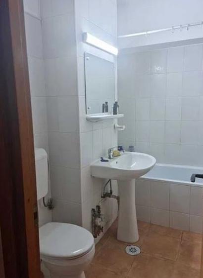 Apartament cu 3 camere decomandat în Calea Călărașilor
