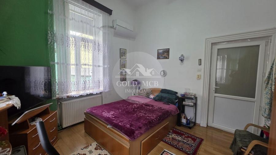 Apartament cu 5 camere decomandat în Armeneasca