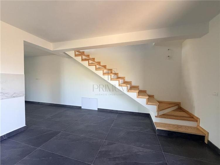 Duplex cu 4 camere cu Canalizare în Moșnița Nouă