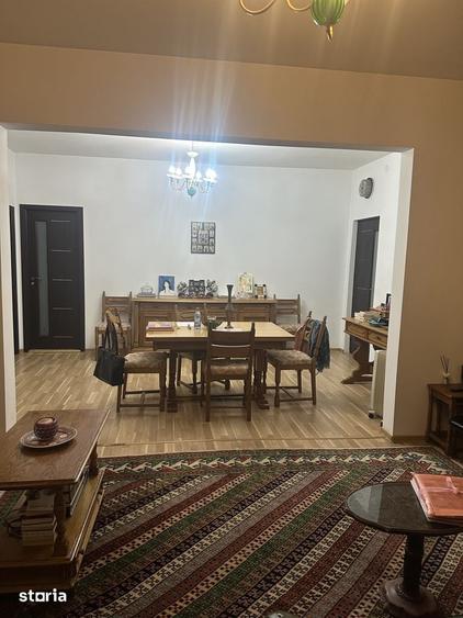 Casă cu 5 camere cu Teren 60 Mp în Ultracentral