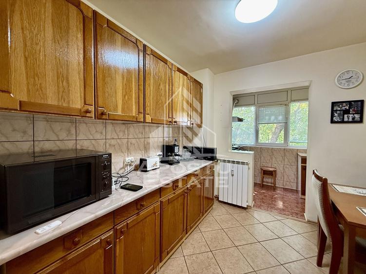 Apartament cu 3 camere semidecomandat, mobilat în Olimpia-Stadion