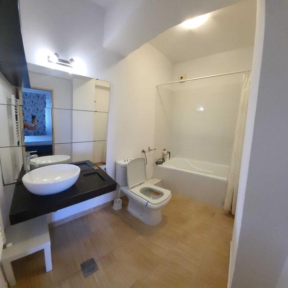 Apartament cu 3 camere decomandat în Străulești