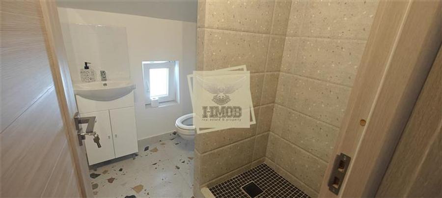 Casă individuală cu 7 camere cu Teren 558 Mp în Rășinari