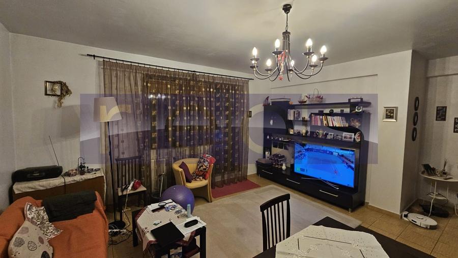 Apartament cu 3 camere decomandat, mobilat în Central