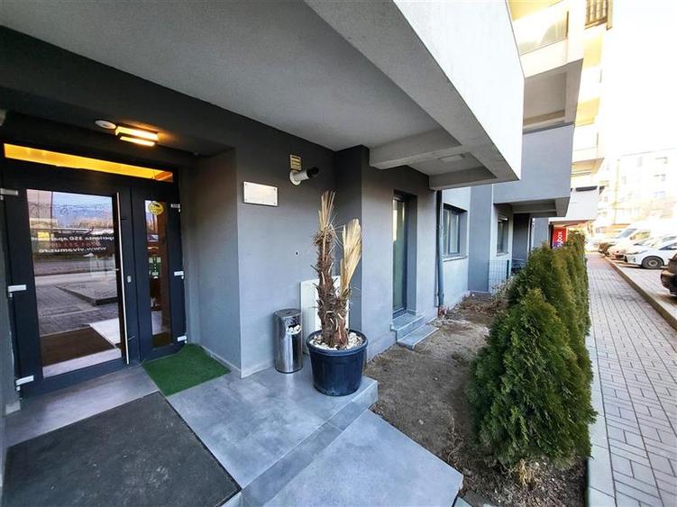Apartament cu 2 camere decomandat, mobilat în Tractorul