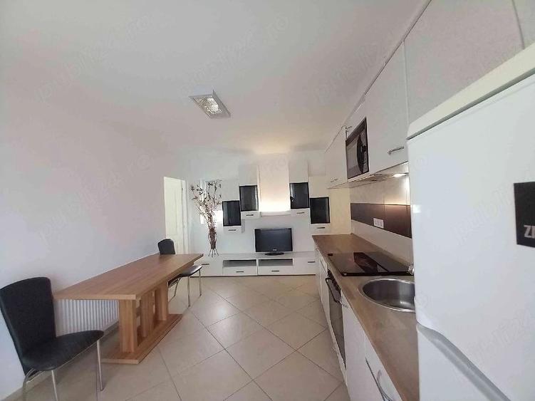 Apartament cu 3 camere semidecomandat în Central
