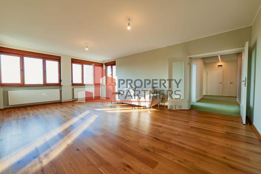 Apartament cu 4 camere decomandat în Central