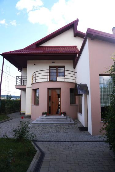 Casă cu 4 camere în Central