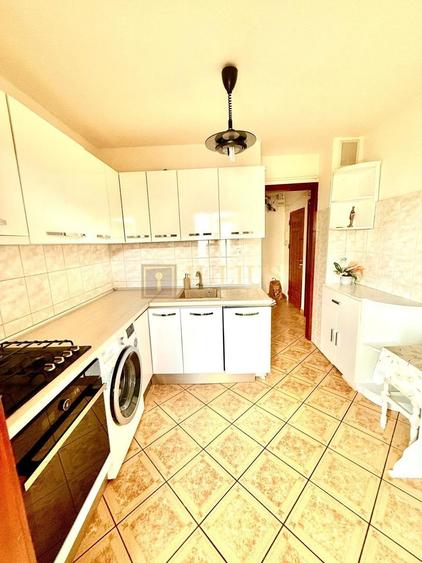 Apartament cu 3 camere decomandat, mobilat în Girocului