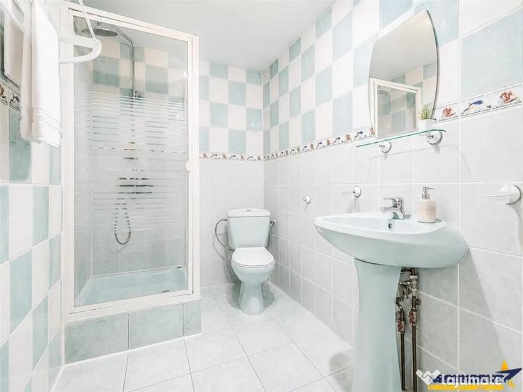 Casă cu 5 camere cu Teren 343 Mp în Florilor