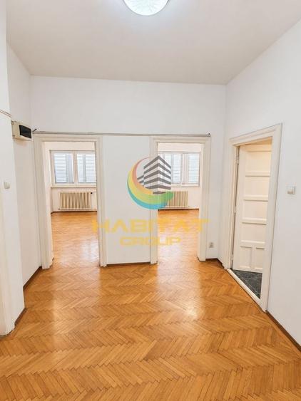 Apartament cu 3 camere semidecomandat în Gara de Nord