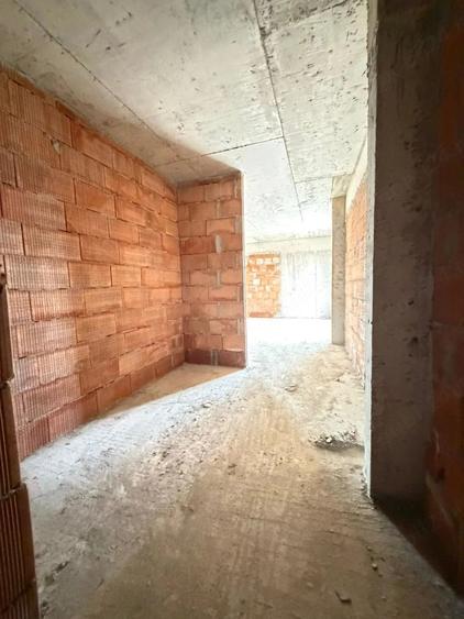 Apartament cu 2 camere decomandat în 1 Decembrie