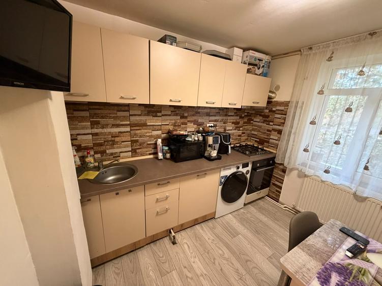 Apartament cu 2 camere semidecomandat, mobilat în Semicentral