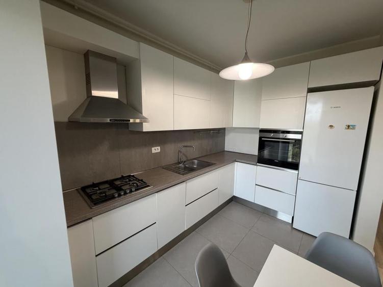 Apartament cu 3 camere în Crângași