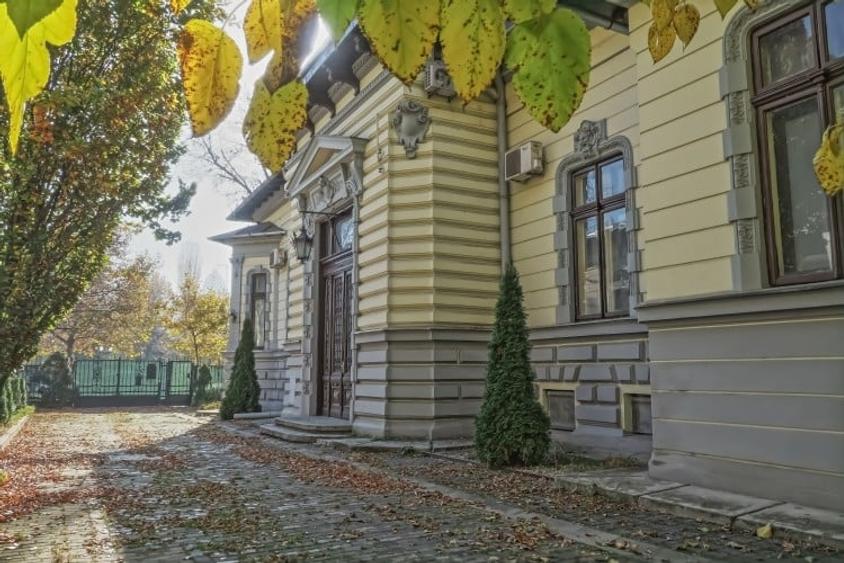 Casă individuală cu 4 camere cu Garaj în Splaiul Independenței