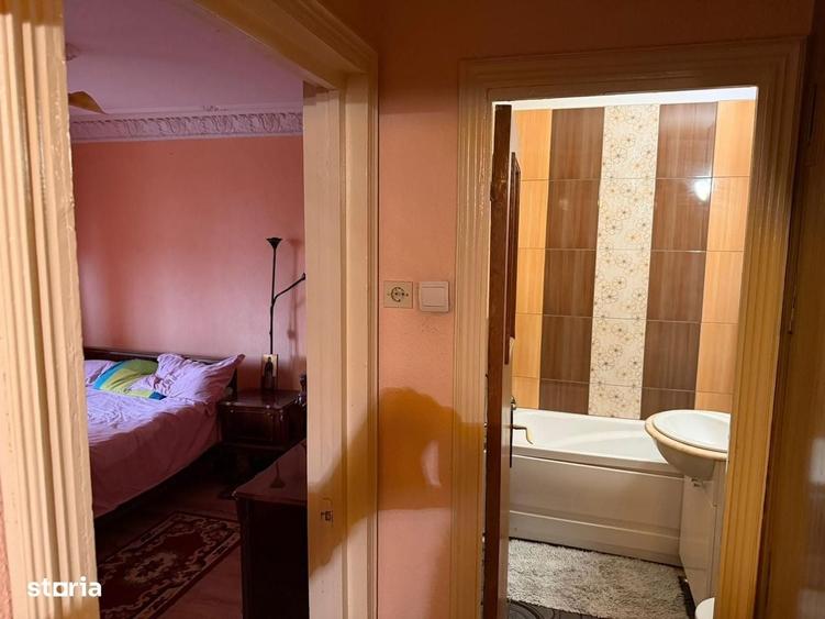 Apartament cu 3 camere decomandat în Central