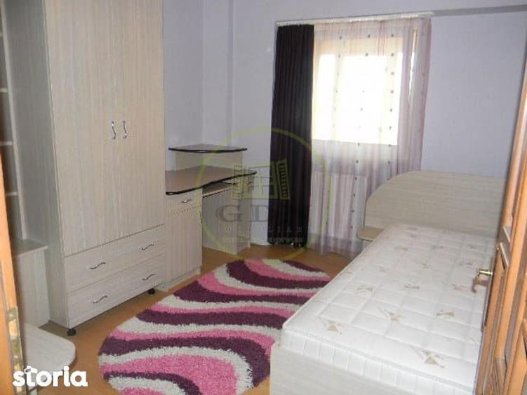 Apartament cu 3 camere decomandat, mobilat în Între Lacuri