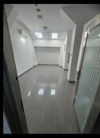 Casă cu 6 camere cu Canalizare în Băneasa