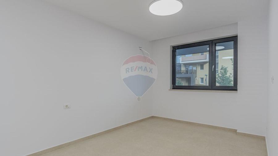 Apartament cu 9 camere decomandat în Astra