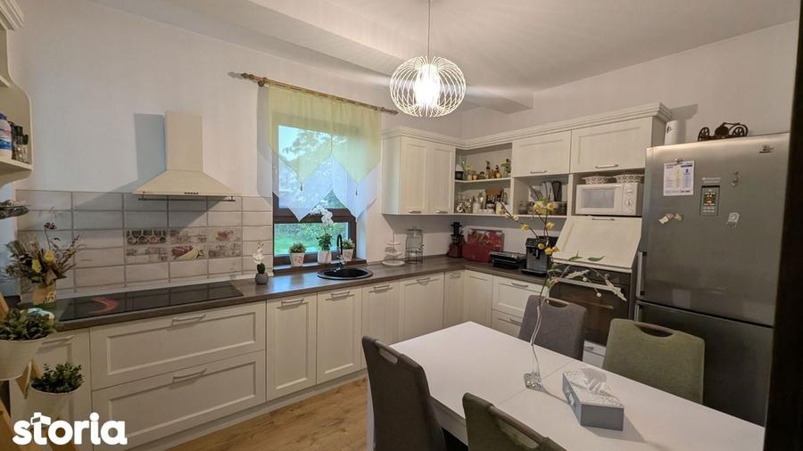 Casă cu 5 camere cu Teren 1500 Mp în Central