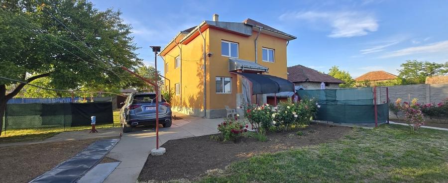 Casă individuală cu 5 camere cu Canalizare în Central
