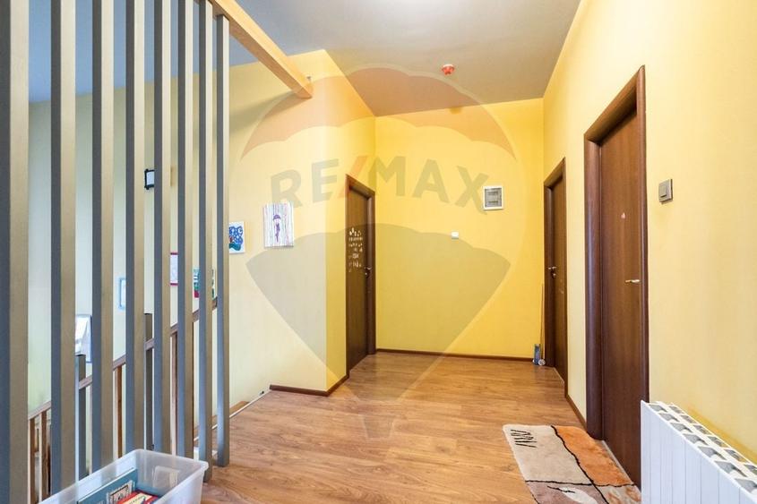 Casă individuală cu 5 camere cu Piscina în Izvorani