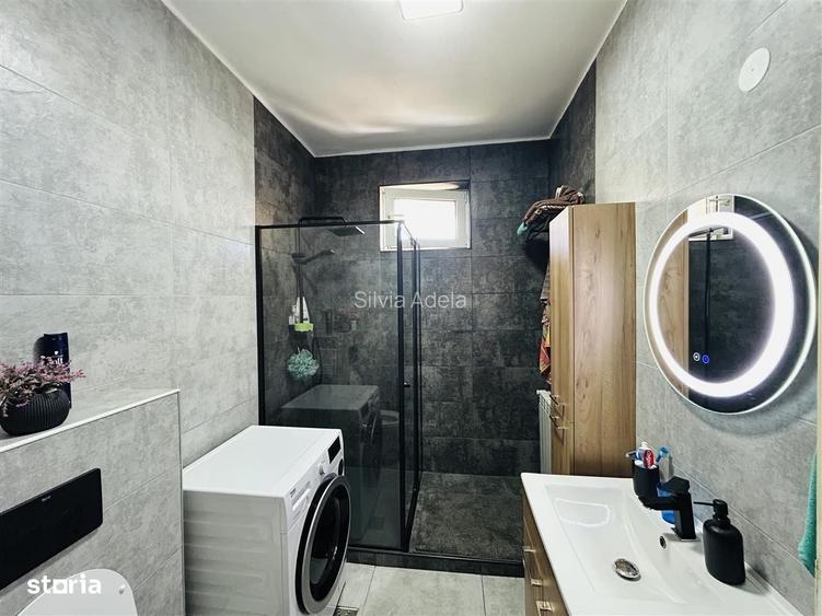 Casa de vanzare 4 camere, demisol amenajat, curte Piata Cluj