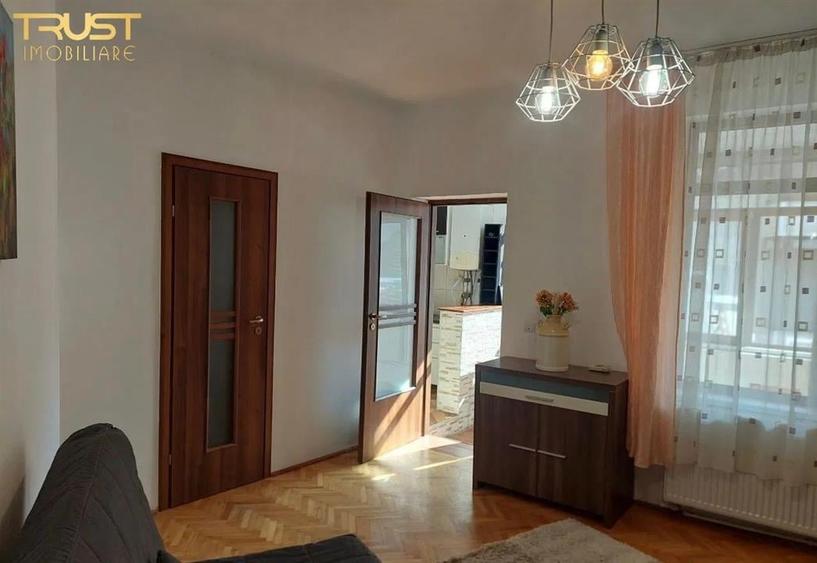 Garsonieră decomandată, mobilată în Schei