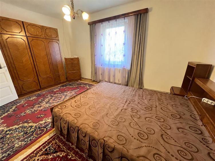 Casă individuală cu 4 camere cu Garaj în Lupeni