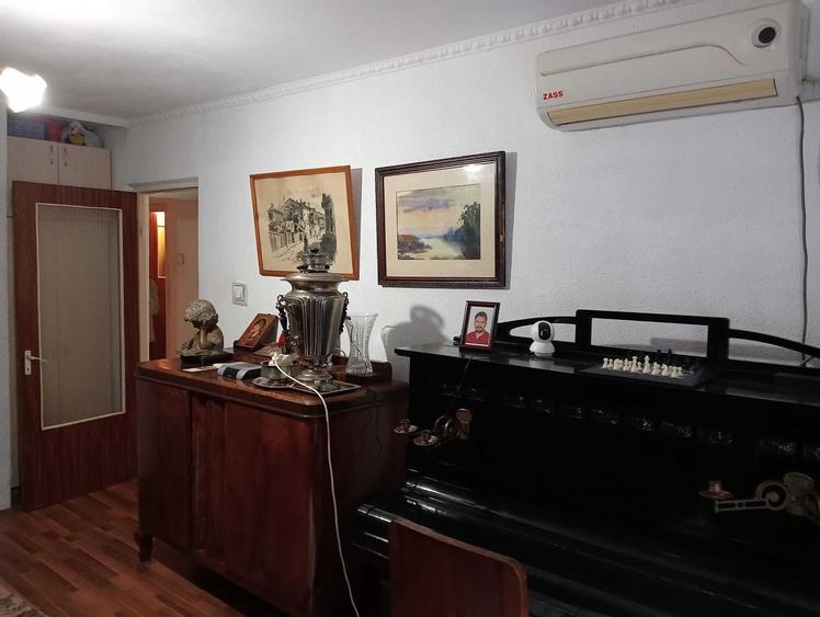 Apartament cu 4 camere decomandat în Târgu Cucu