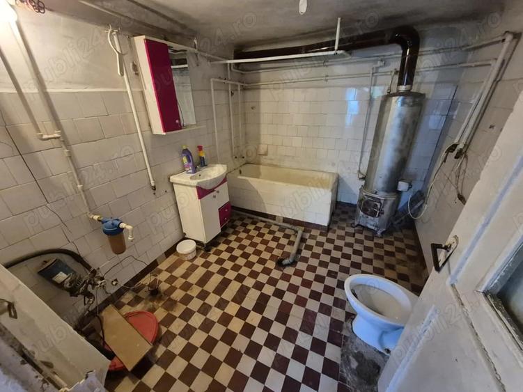 Casă cu 5 camere în Potlogi