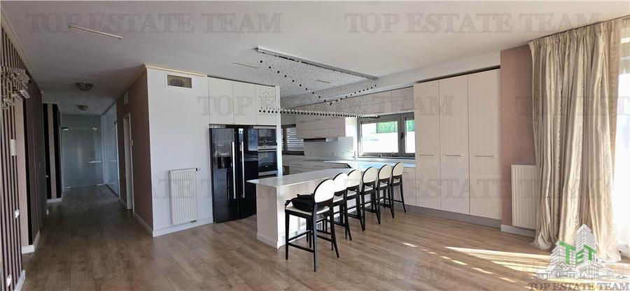 Apartament cu 4 camere decomandat, mobilat în Polonă