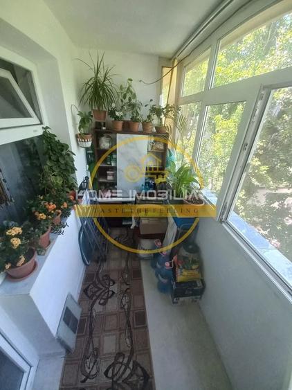 Apartament cu 2 camere semidecomandat, mobilat în Podu Roș