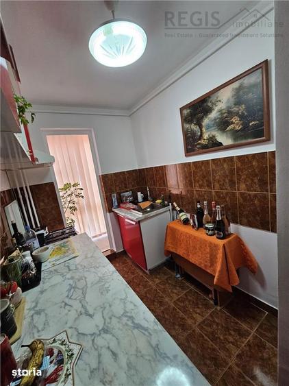 Apartament cu 3 camere decomandat în Astra
