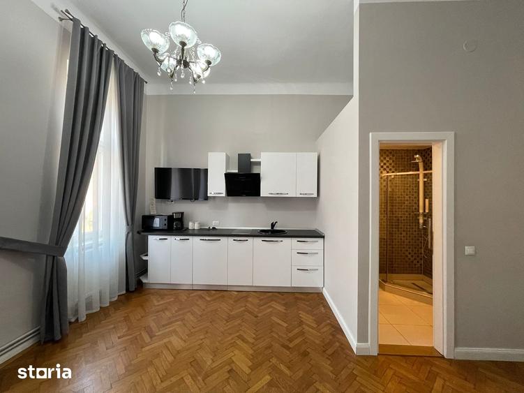 Apartament cu 8 camere în Central