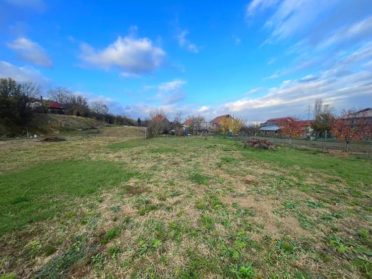 Teren Construcții intravilan de 2200 mp, în Pâclișa