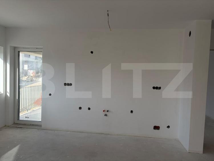 Apartament cu 3 camere semidecomandat în Iris