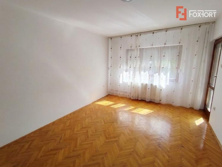 Apartament cu 3 camere decomandat, mobilat în Soarelui
