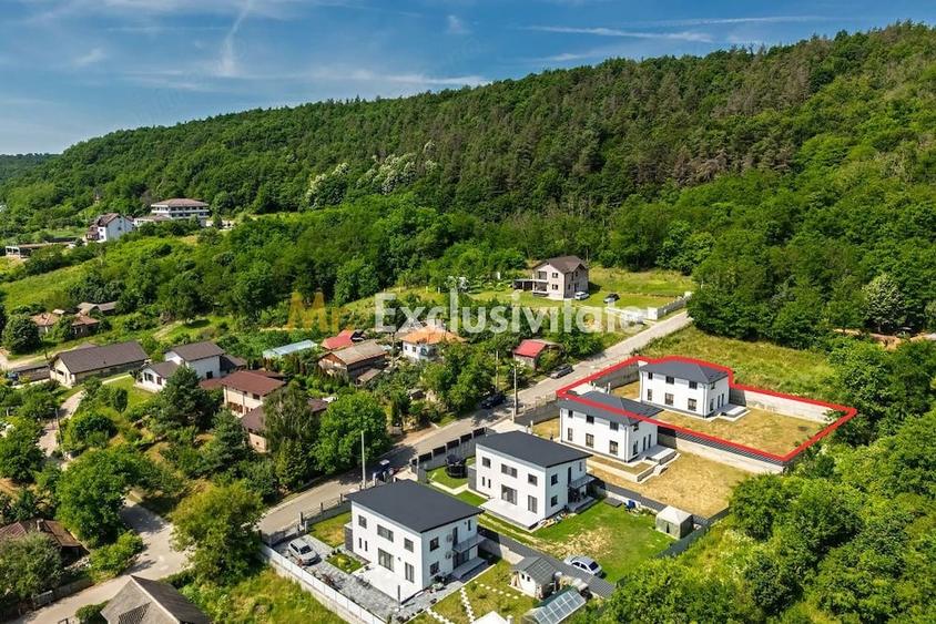 Casă cu Teren 663 Mp în Argeșelu