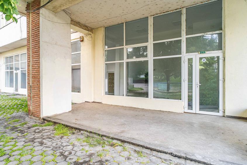 Spațiu comercial, de 311 mp, în Cug
