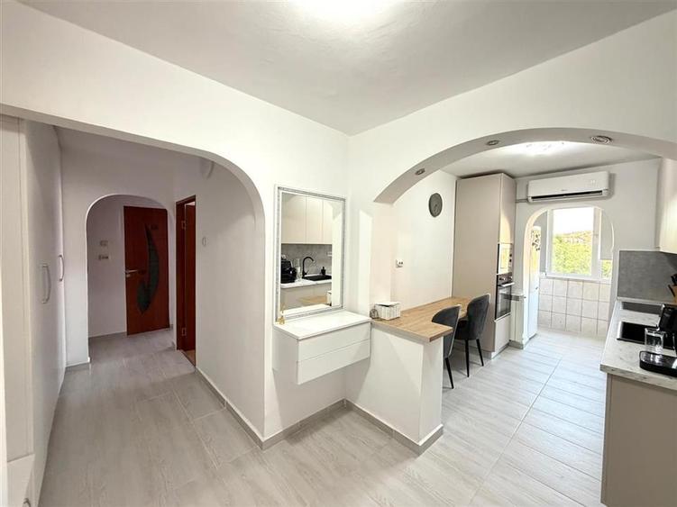 Apartament cu 3 camere decomandat în Rogerius