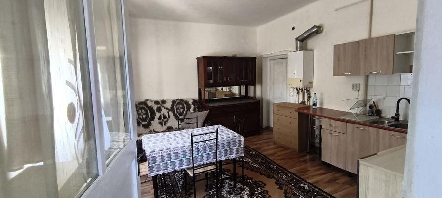 Casă cu 2 camere cu Teren 50 Mp în Săsar