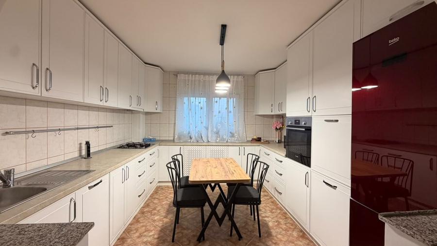 Apartament cu 2 camere, mobilat în Banu Manta