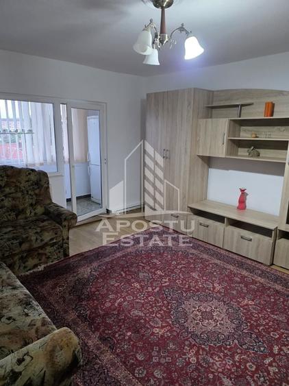 Apartament cu 4 camere decomandat în Dâmbovița