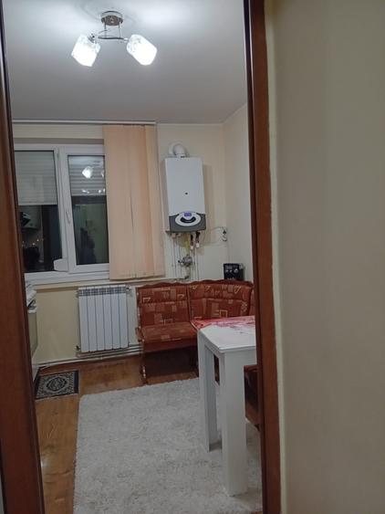 Apartament cu 3 camere semidecomandat în Micro 19