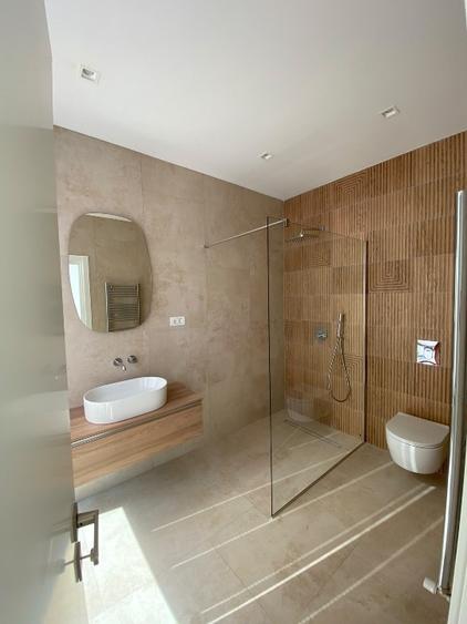 Casă individuală cu 5 camere cu Teren 425 Mp în Central