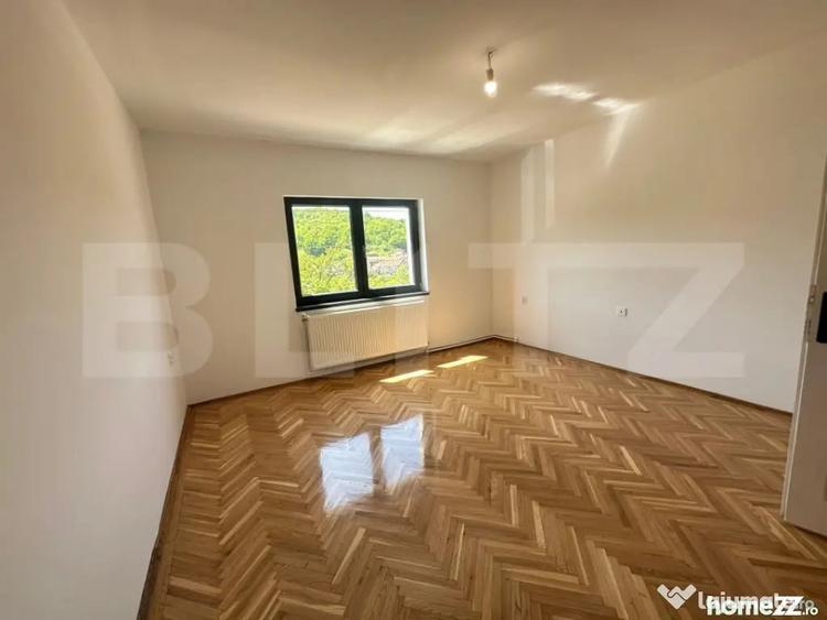 Casă cu 5 camere cu Teren 275 Mp în Central