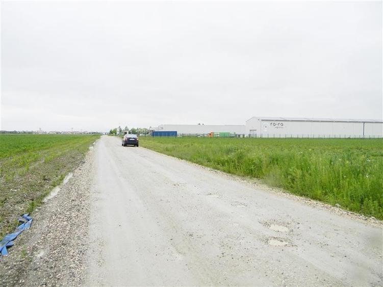 Teren Construcții intravilan de 2000 mp, în Est