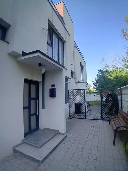 Casă cu 4 camere cu Canalizare în Chitila