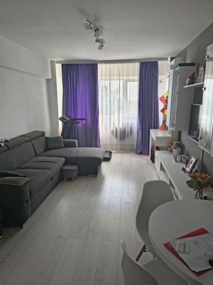 Apartament cu 4 camere decomandat în Ghencea
